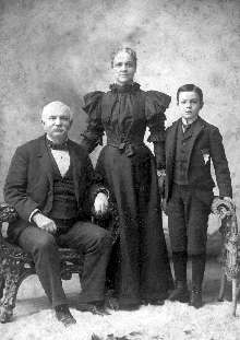 Picture of my Great Grandmother
Sylvia Durfee (Healy) Alverson
about 1905